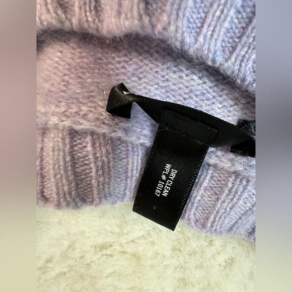 Aqua bloomingdale’s 100% Cashmere light purple sweater Small S Perfect condition - Picture 5 of 8